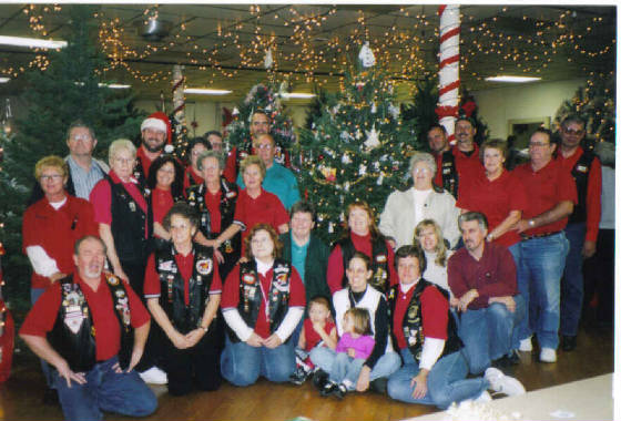xmas04decorating.jpg